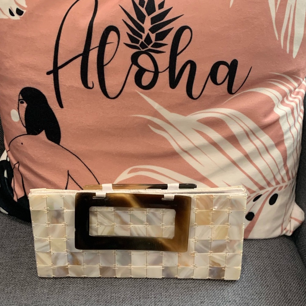 Shell purse